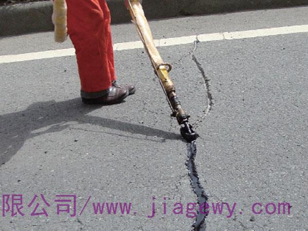 瀝青路面不同季節(jié)該如何養(yǎng)護(hù)？